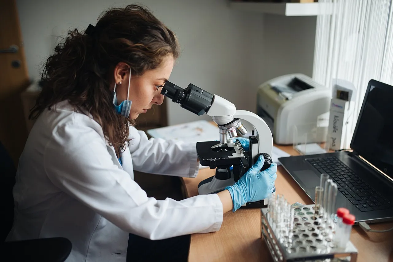 Profesionales del laboratorio Bio Gamma